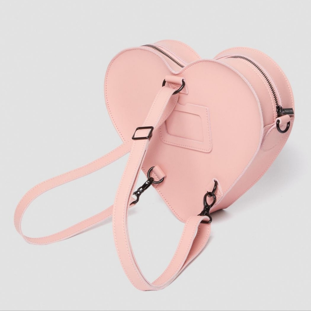 Dr. Martens Heart shaped bag in color Peach π π π - Picture 3 of 8